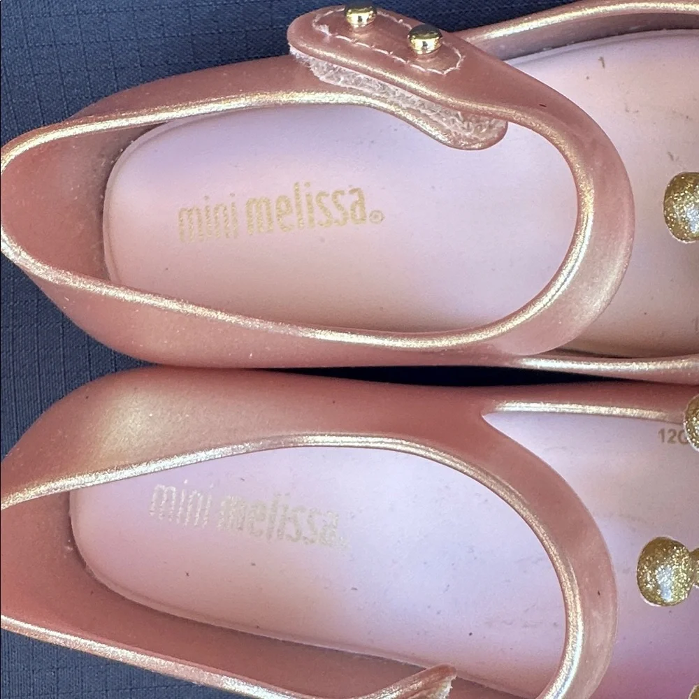 Mini Melissa Girls' Metallic Pink Jelly Shoes with Gold Crown & Bow